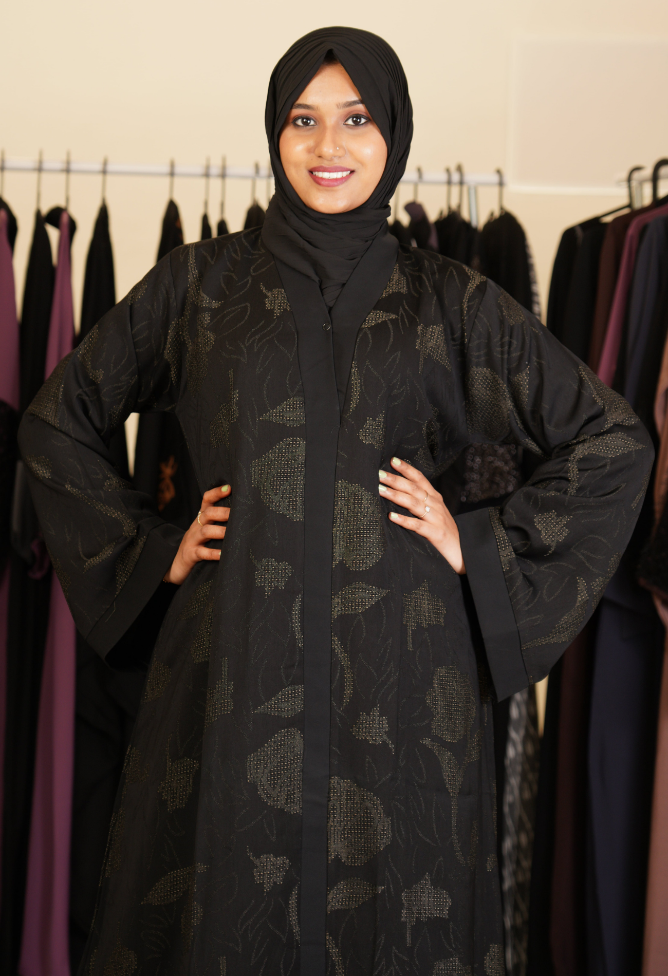 Black Self Design Closed Abaya